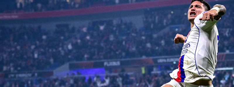 Lyon sending the hosts out?