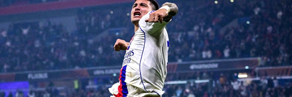 Lyon sending the hosts out?